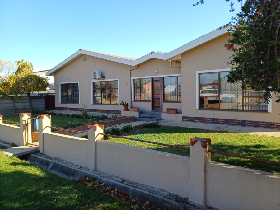 4 Bedroom Property for Sale in Prince Alfred Hamlet Western Cape